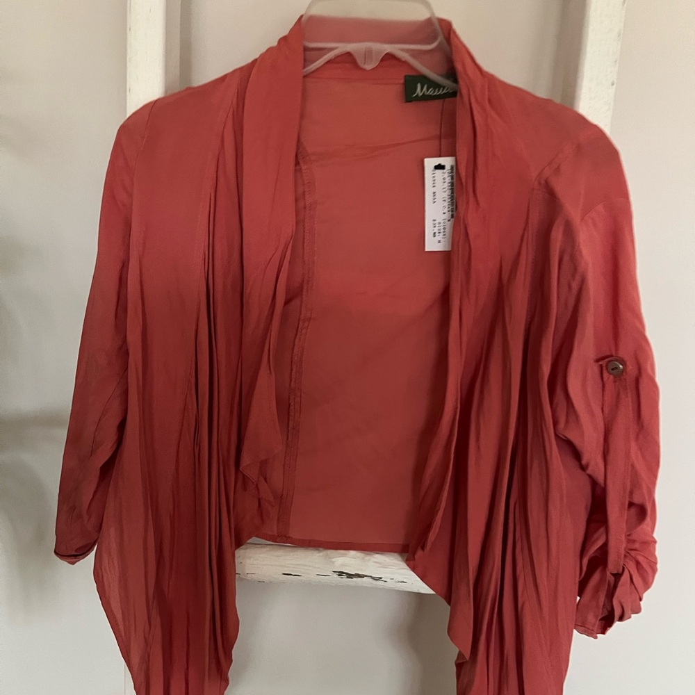 (SOLD) New with tags: cropped front tie shirt with adjustable sleeves